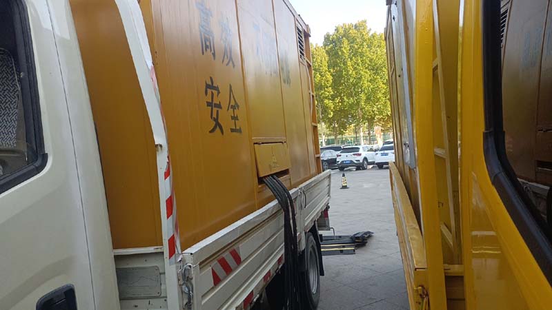 小店如何判断柴油发电机组和UPS电源的切换时间是否符合要求？